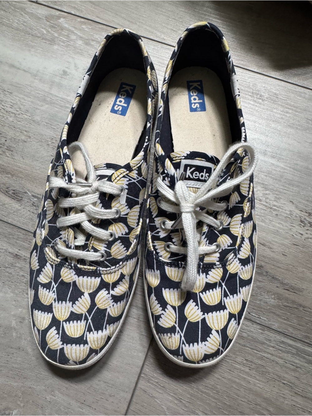 Keds Womens Navy Floral Lace-Up Sneakers - Yellow & White Print